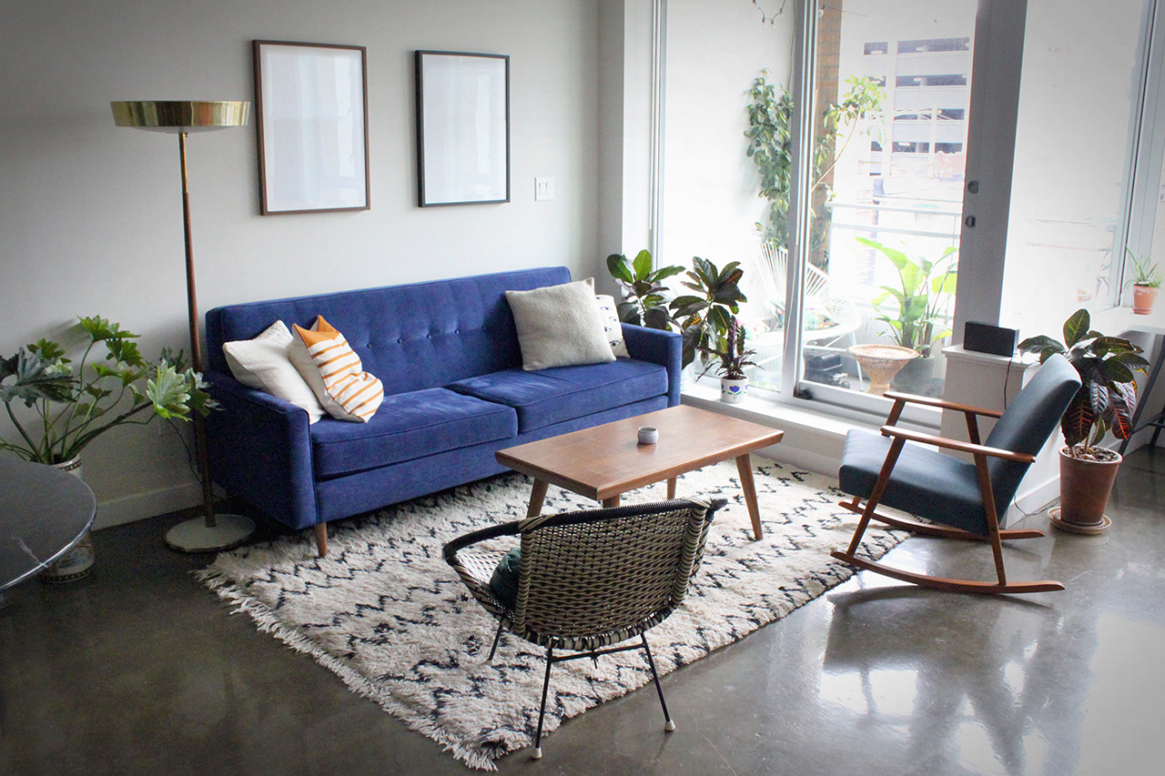 Modern-Apartment-with-Minimalist-Mid-Century-Modern-Interior