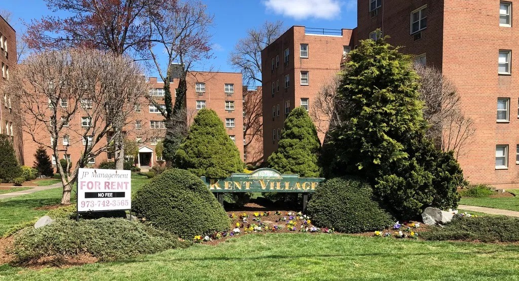 kent village entrance